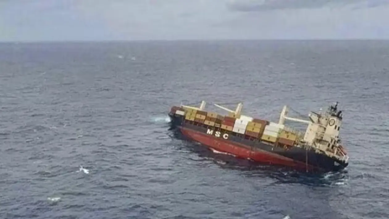 Indian Coast Guard tackles oil slick after Liberian vessel sinks off Kerala coast Indian Coast Guard tackles oil slick after Liberian vessel sinks off Kerala coast