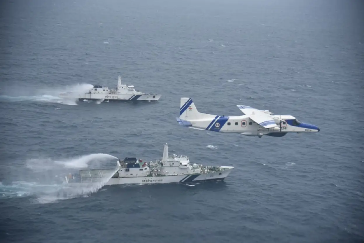 Here’s how Indian Coast Guard is cleaning up oil spill off Kerala