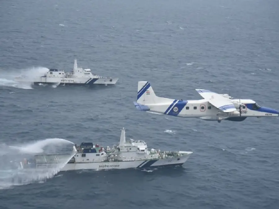 Here’s how Indian Coast Guard is cleaning up oil spill off Kerala