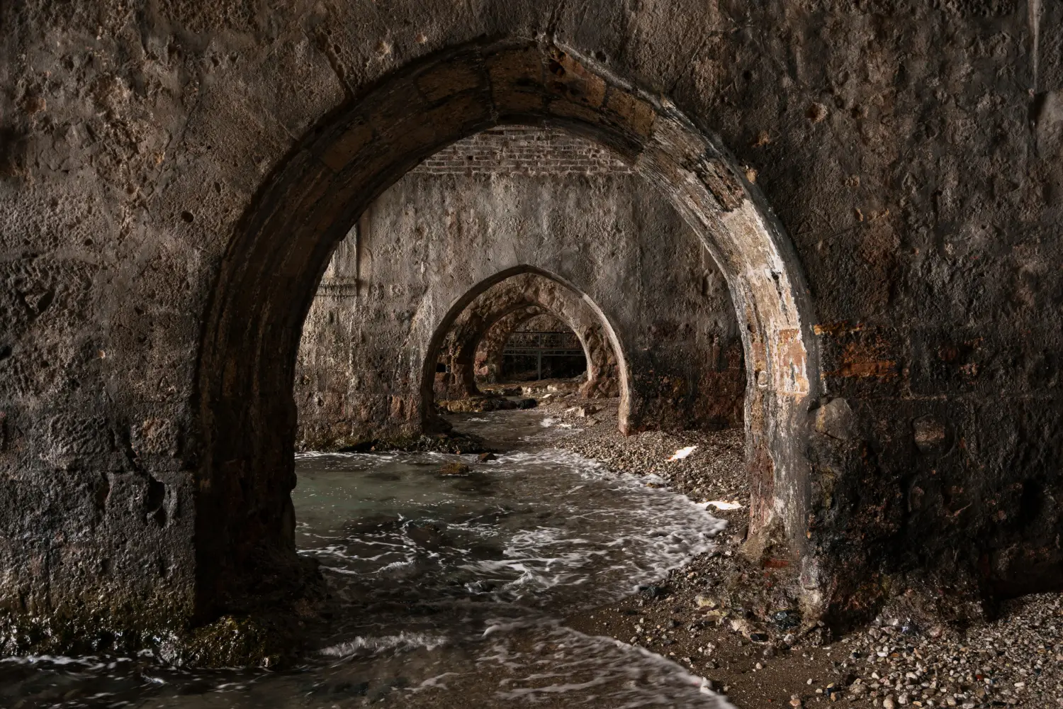 Secret tunnels seen only in Leonardo da Vinci's painting have been discovered under an ancient Italian castle