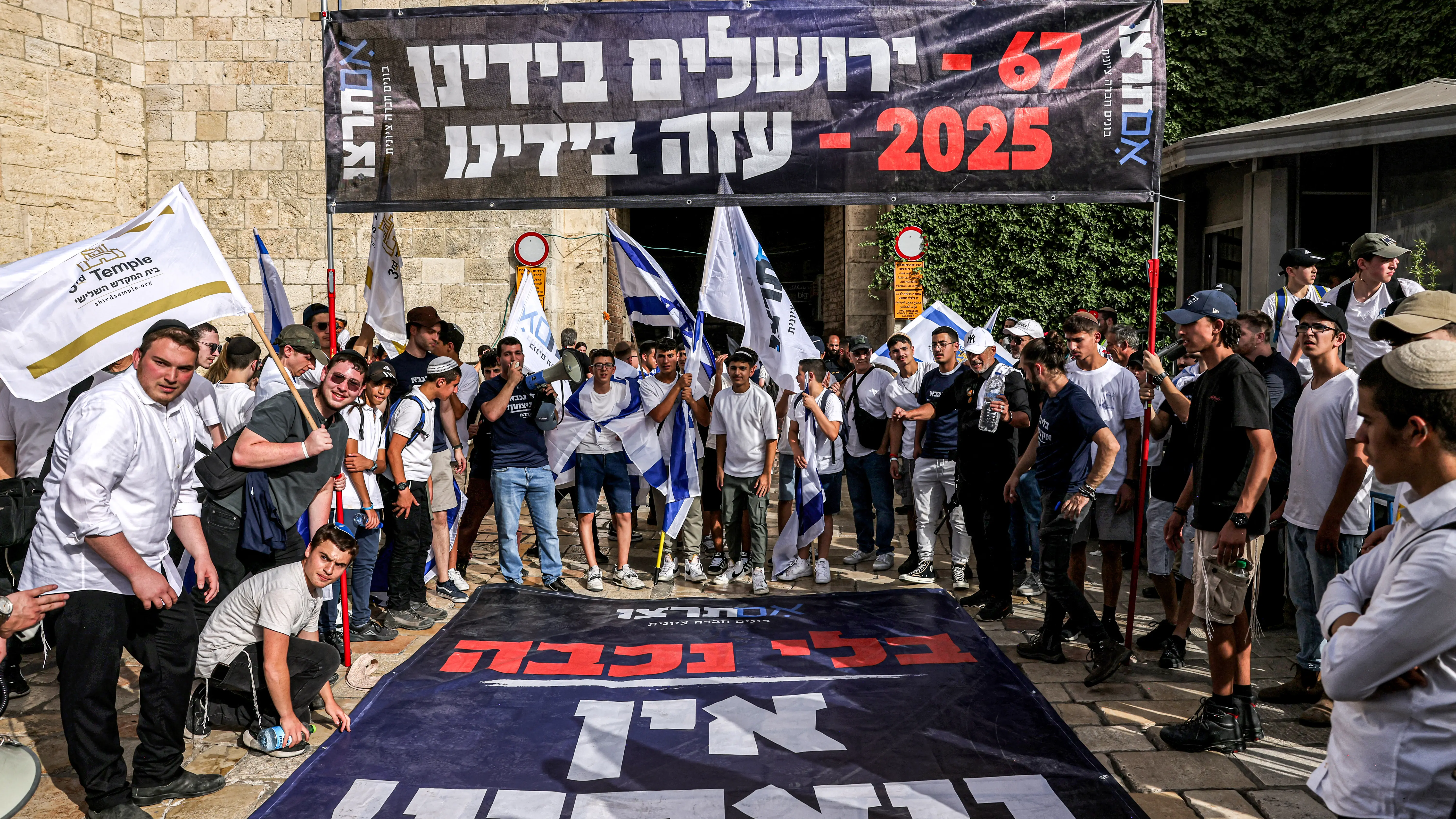 Far-right Israeli settlers chant 'Death to Arabs' and 'may your villages burn' on Jerusalem Day celebration march Far-right Israeli settlers chant 'Death to Arabs' and 'may your villages burn' on Jerusalem Day celebration march
