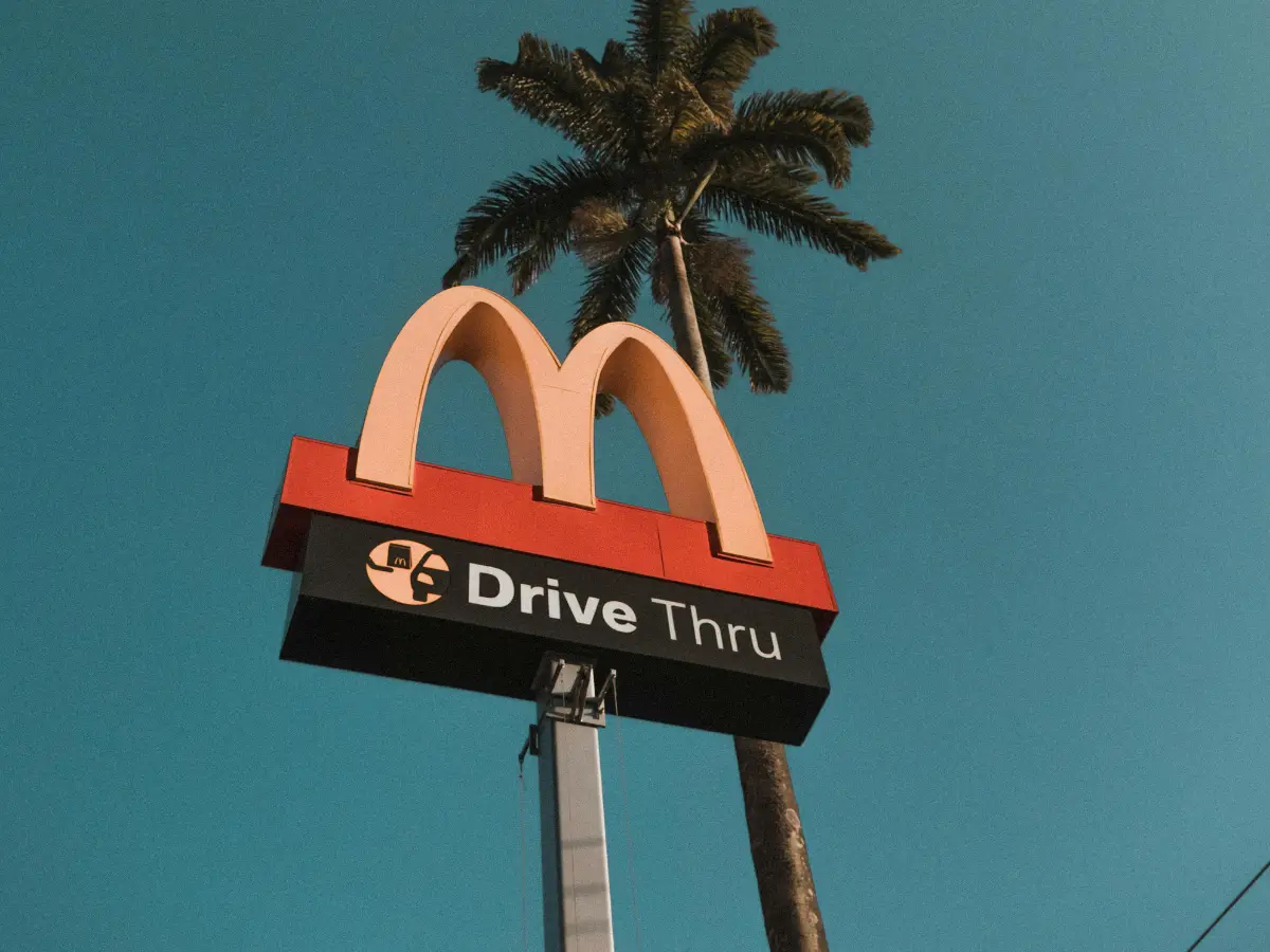 A McDonald's employee gave a couple three bags of cash instead of their food. Here's what happened next A McDonald's employee gave a couple three bags of cash instead of their food. Here's what happened next