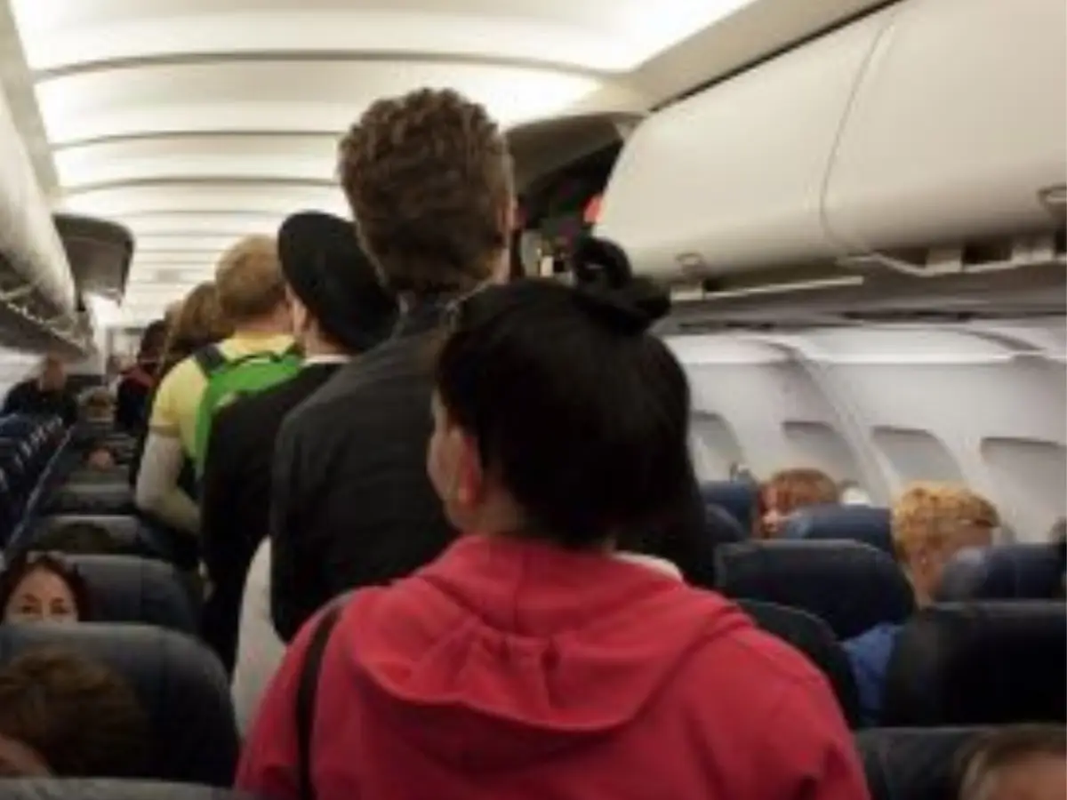 Are you an aisle lice? THIS country will punish those who stand up too early to get off the plane