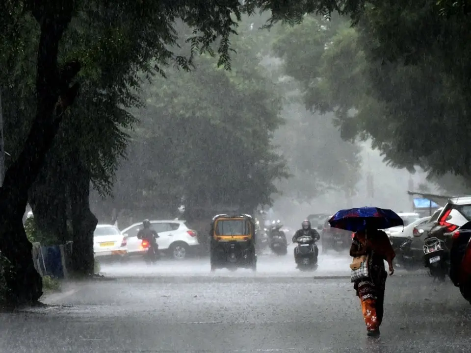  IMD issues orange alert for Delhi; red alert, heavy rainfall warning sounded for Kerala | Weather forecast here 