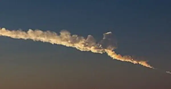 Spectacular Fireball Meteor Streaks Across the Night Sky in China, Sparks Public Intrigue