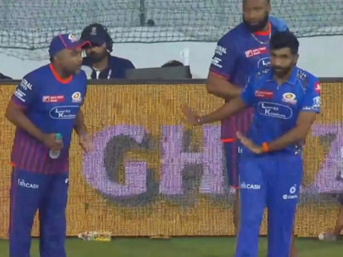 Bumrah’s ‘relax, I know my job well’ gesture to MI coach Mahela Jayawardene goes viral – Watch Video Bumrah’s ‘relax, I know my job well’ gesture to MI coach Mahela Jayawardene goes viral – Watch Video