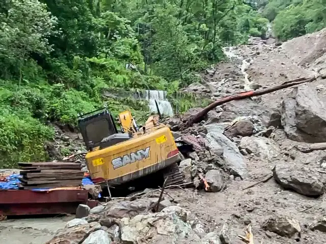 Sikkim rains: 1,500 tourists stranded as heavy rains trigger landslides; Red alert issued as Teesta swells to dangerous levels Sikkim rains: 1,500 tourists stranded as heavy rains trigger landslides; Red alert issued as Teesta swells to dangerous levels