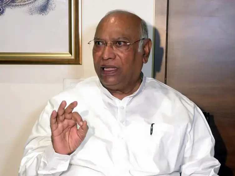 Operation Sindoor: Kharge demands special parliament session, asks PM Modi to refrain from ‘self-praise’ Operation Sindoor: Kharge demands special parliament session, asks PM Modi to refrain from ‘self-praise’