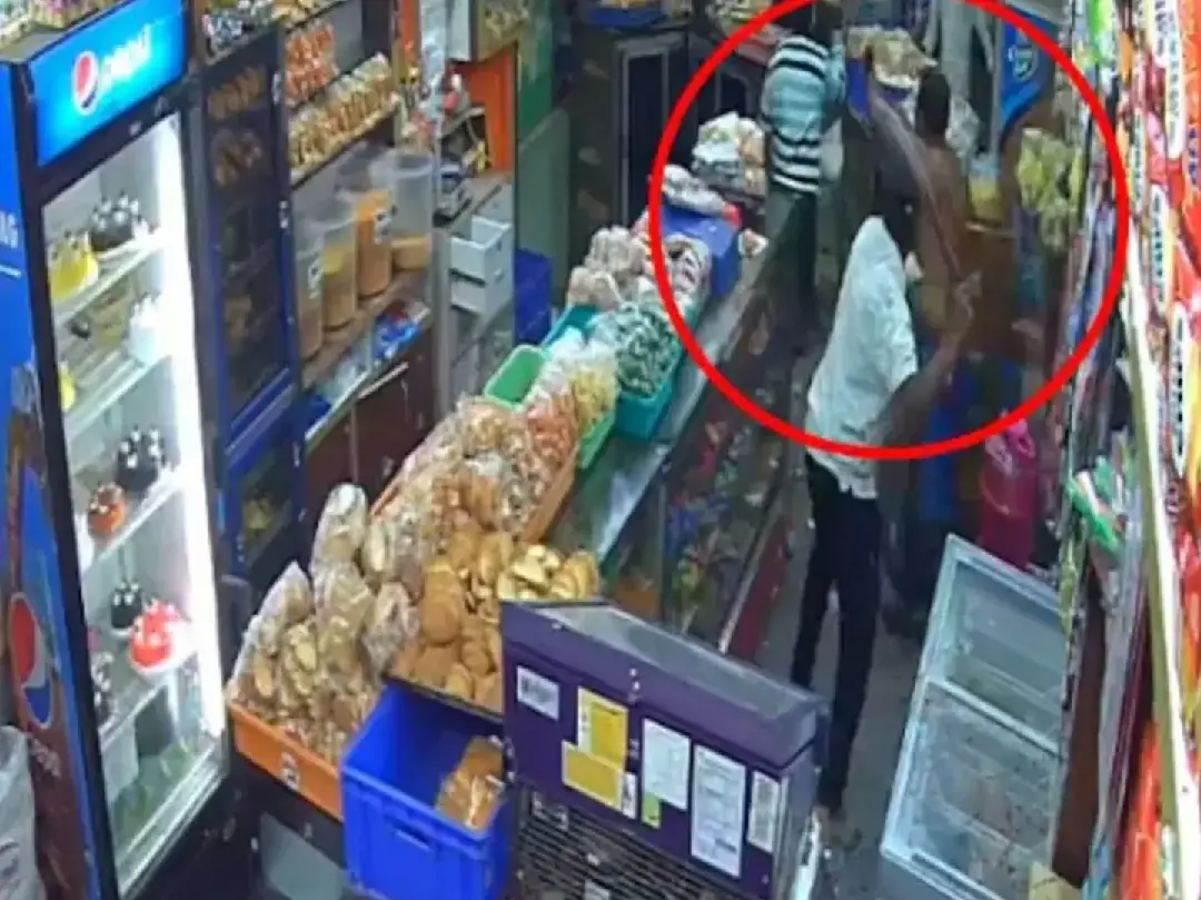 Man hacked to death with machetes in Karnataka bakery, murder captured on CCTV; 7 arrested Man hacked to death with machetes in Karnataka bakery, murder captured on CCTV; 7 arrested