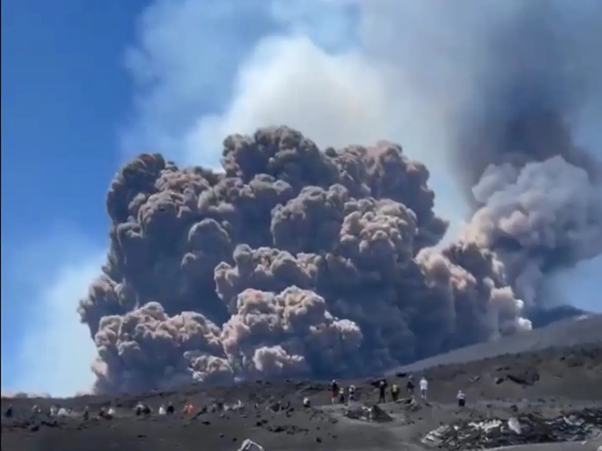 Italy’s Mount Etna erupts, spews ash and lava, tourists panic and flee. Watch dramatic visuals