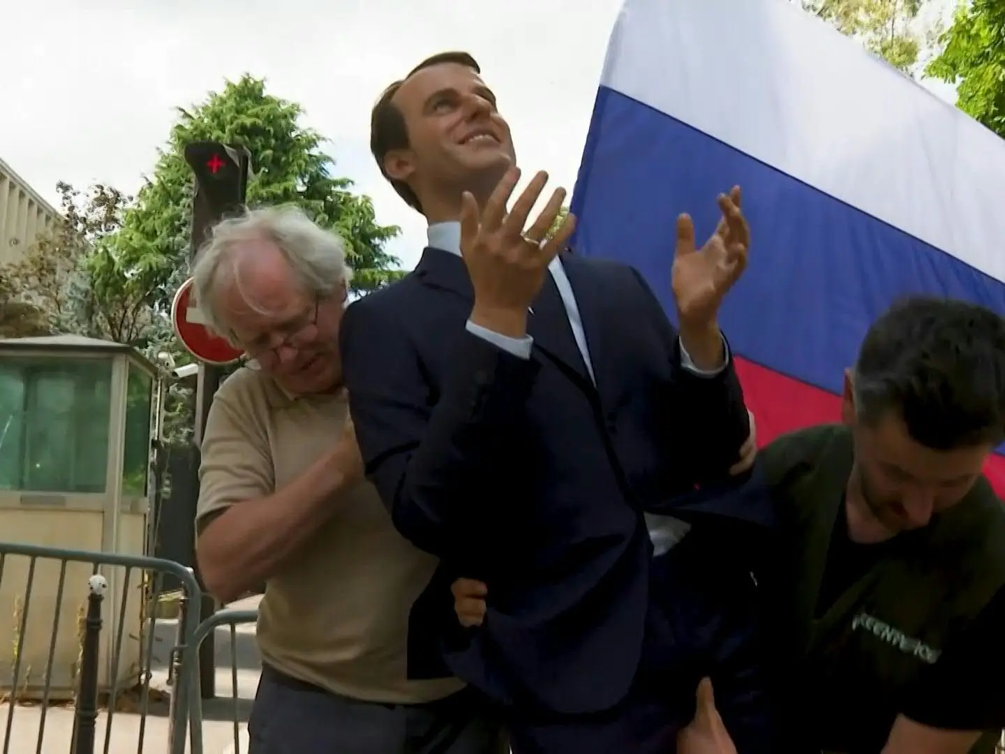 Why was French President Macron’s wax figure stolen in Paris? Why was French President Macron’s wax figure stolen in Paris?