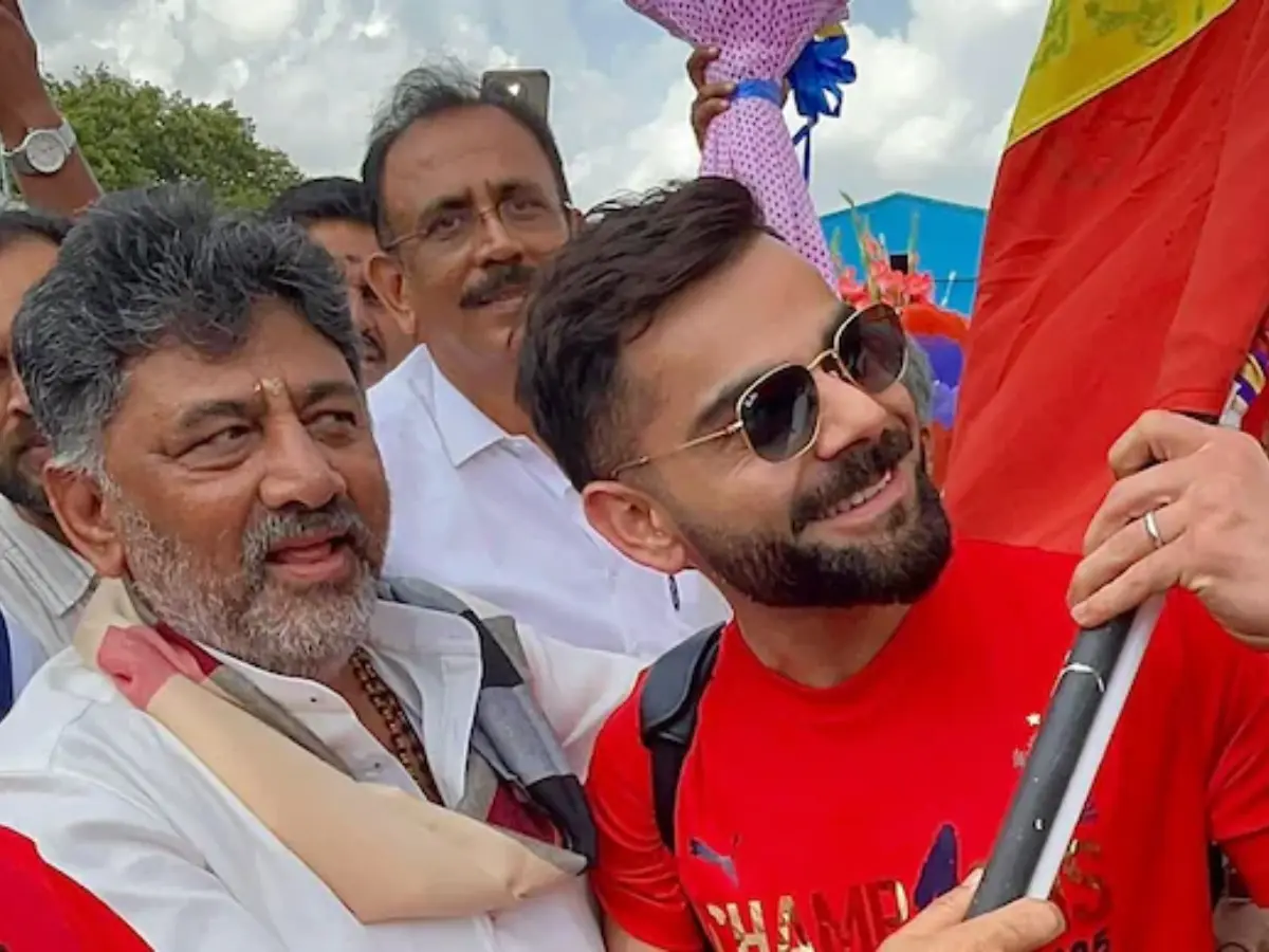 D.K.Shivakumar welcomes RCB at Bengaluru airport