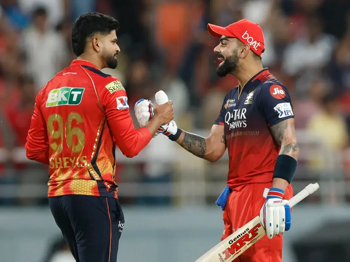 VIDEO: Kohli's WHOLESOME moment with Shreyas Iyer and his father after winning maiden IPL trophy VIDEO: Kohli's WHOLESOME moment with Shreyas Iyer and his father after winning maiden IPL trophy