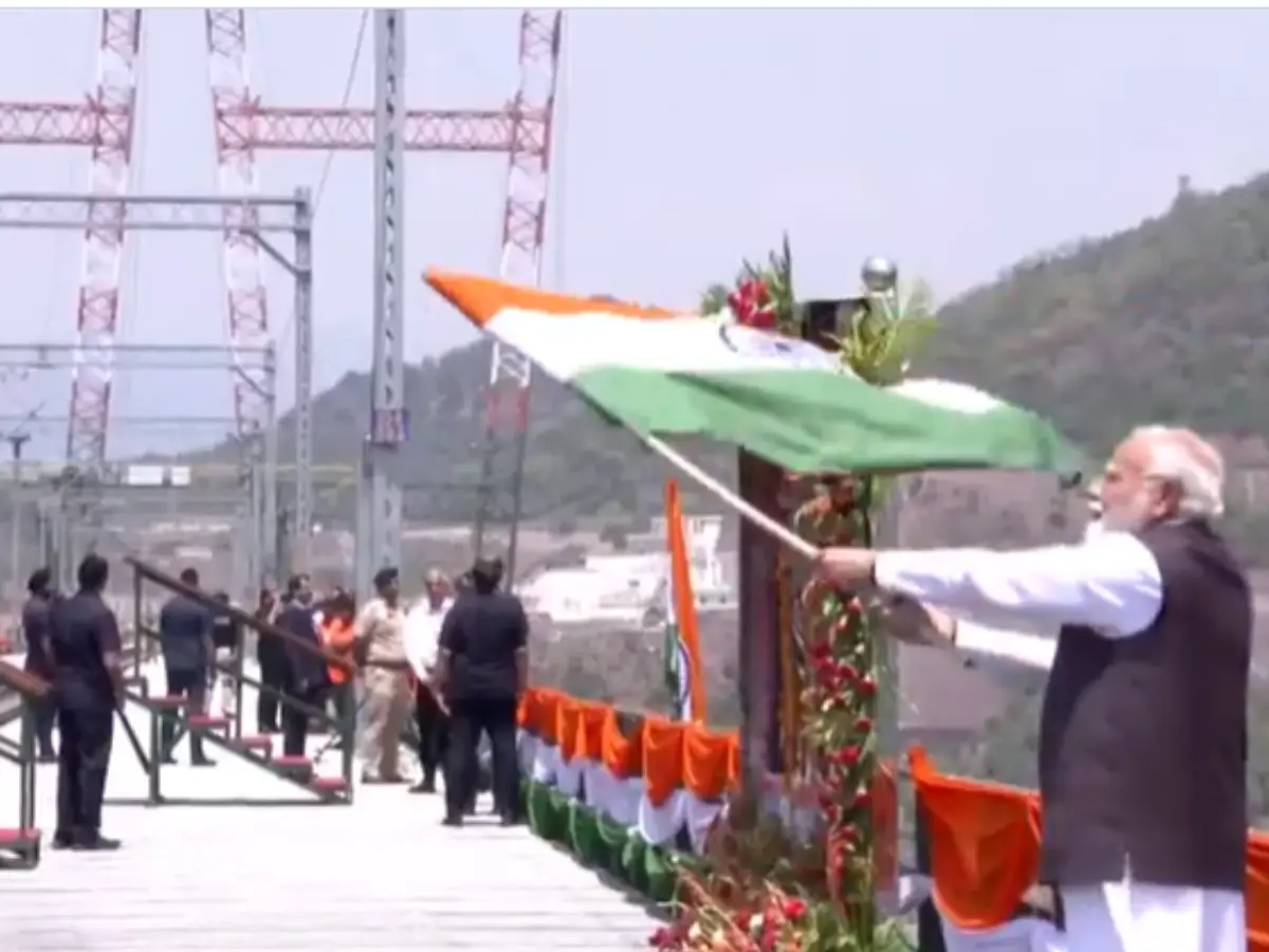  PM Modi in Kashmir, inaugurates world's highest railway bridge over Chenab river 