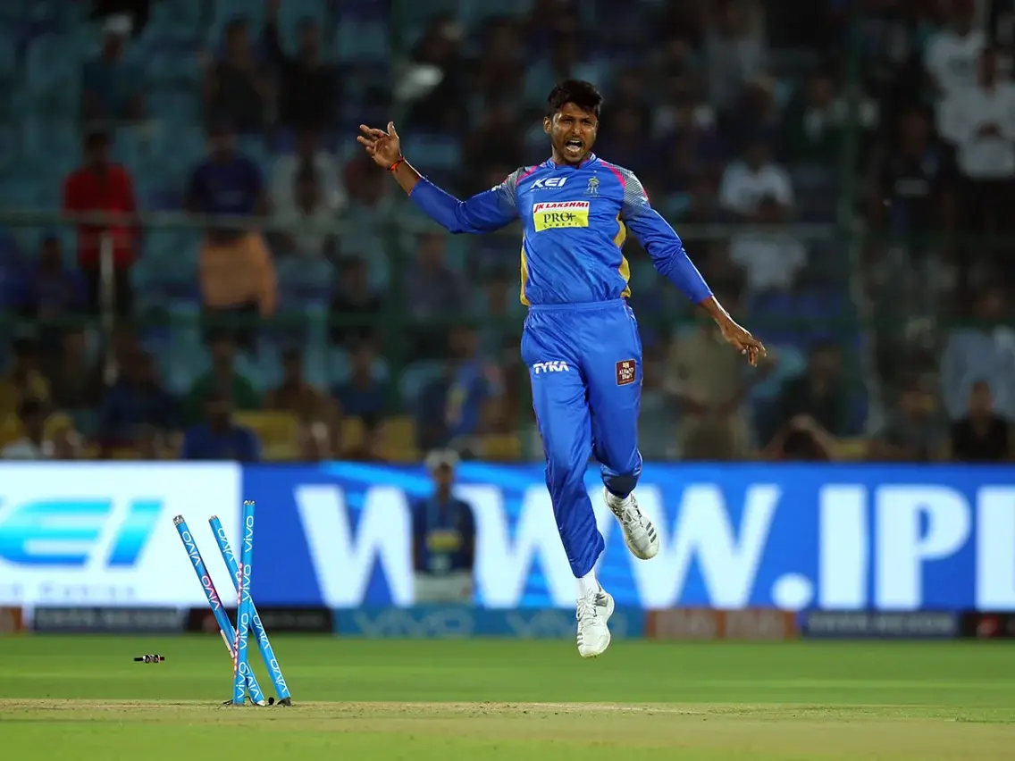 Who are the players to win IPL titles with both MI and CSK?