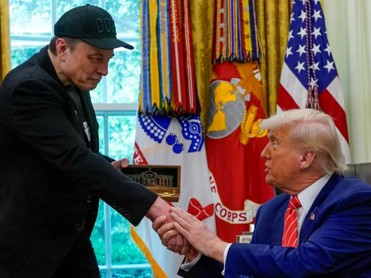  From 'political asylum' to 'peace deal': Russia has lot to say on Trump-Musk breakup and Tesla boss is enjoying it 