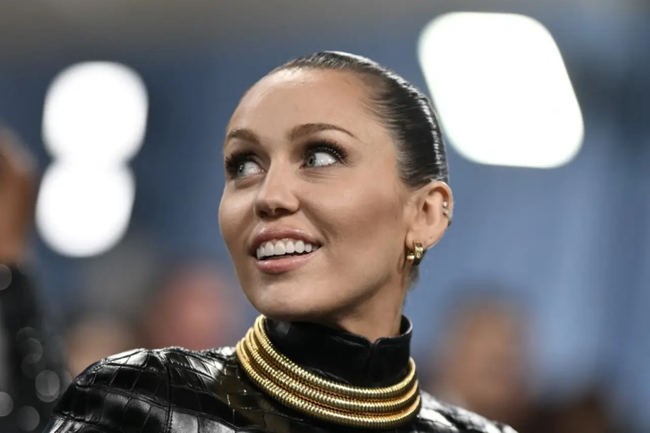 Miley Cyrus heckled during Something Beautiful premiere: 'We paid $800, sing'