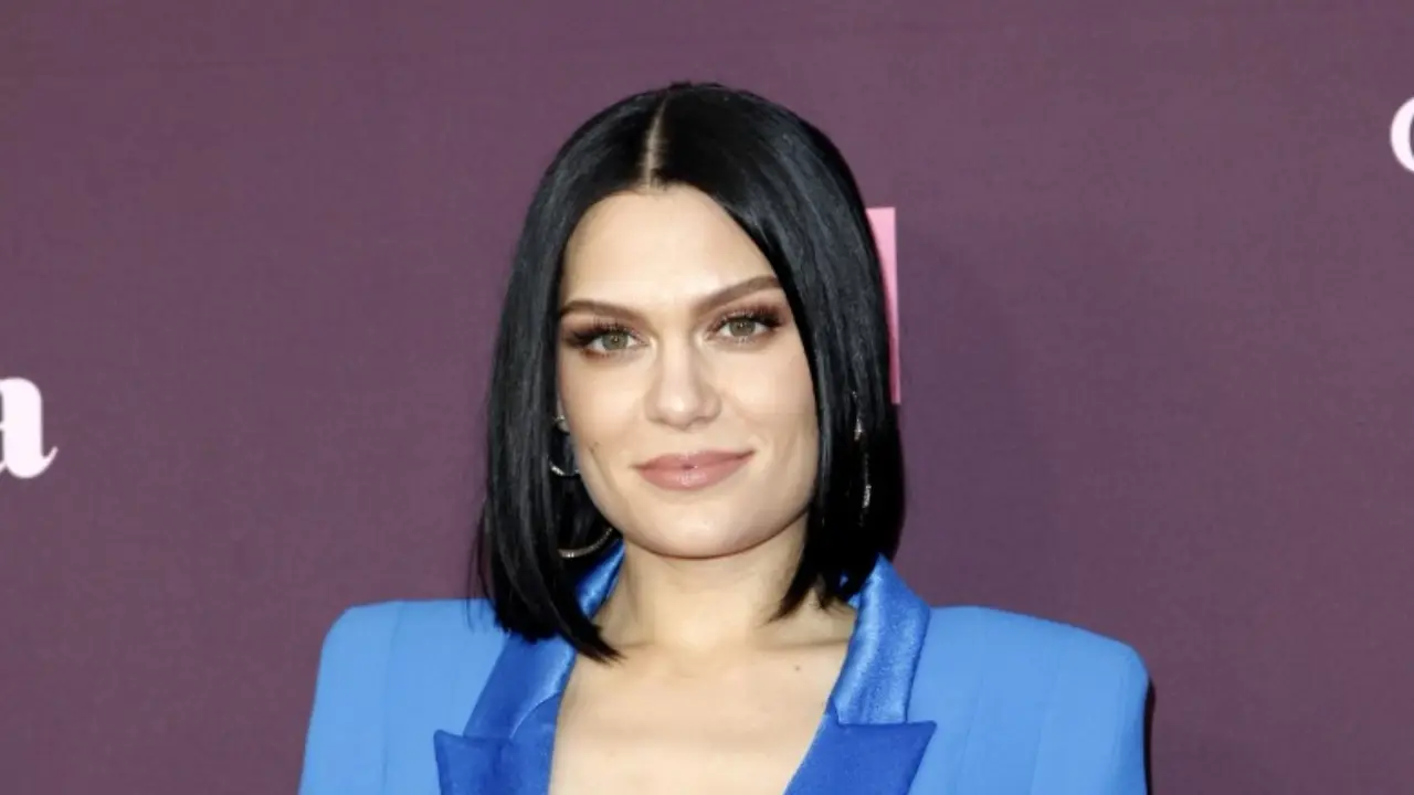Jessie J breaks down amid her Breast Cancer battle, shares health update