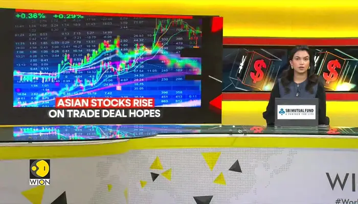 Asian stocks edge higher on trade talks