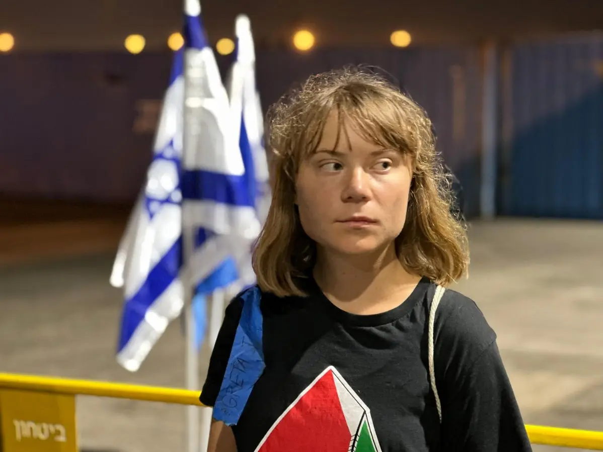  Greta Thunberg, other detained activists from Gaza-bound aid boat arrive at Israeli airport for deportation 