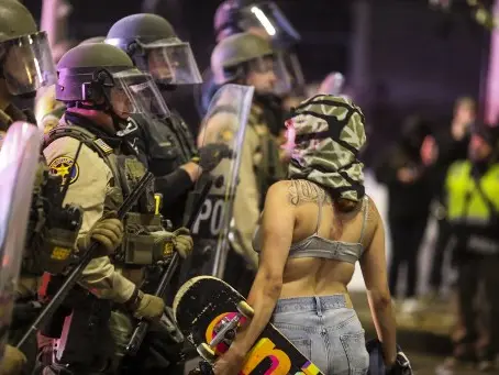 Los Angeles protests: Amid curfew, mass arrests being initiated as protestors flout orders, says LAPD Los Angeles protests: Amid curfew, mass arrests being initiated as protestors flout orders, says LAPD