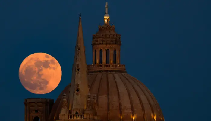  Strawberry Moon lights up the sky - Stunning images from across the world 