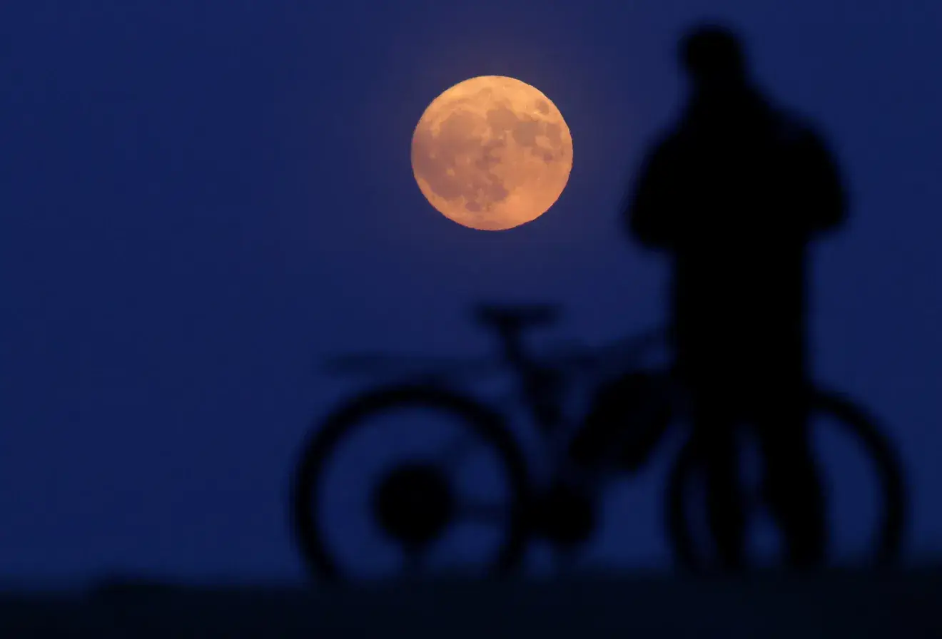 Why the Moon is so low this time?