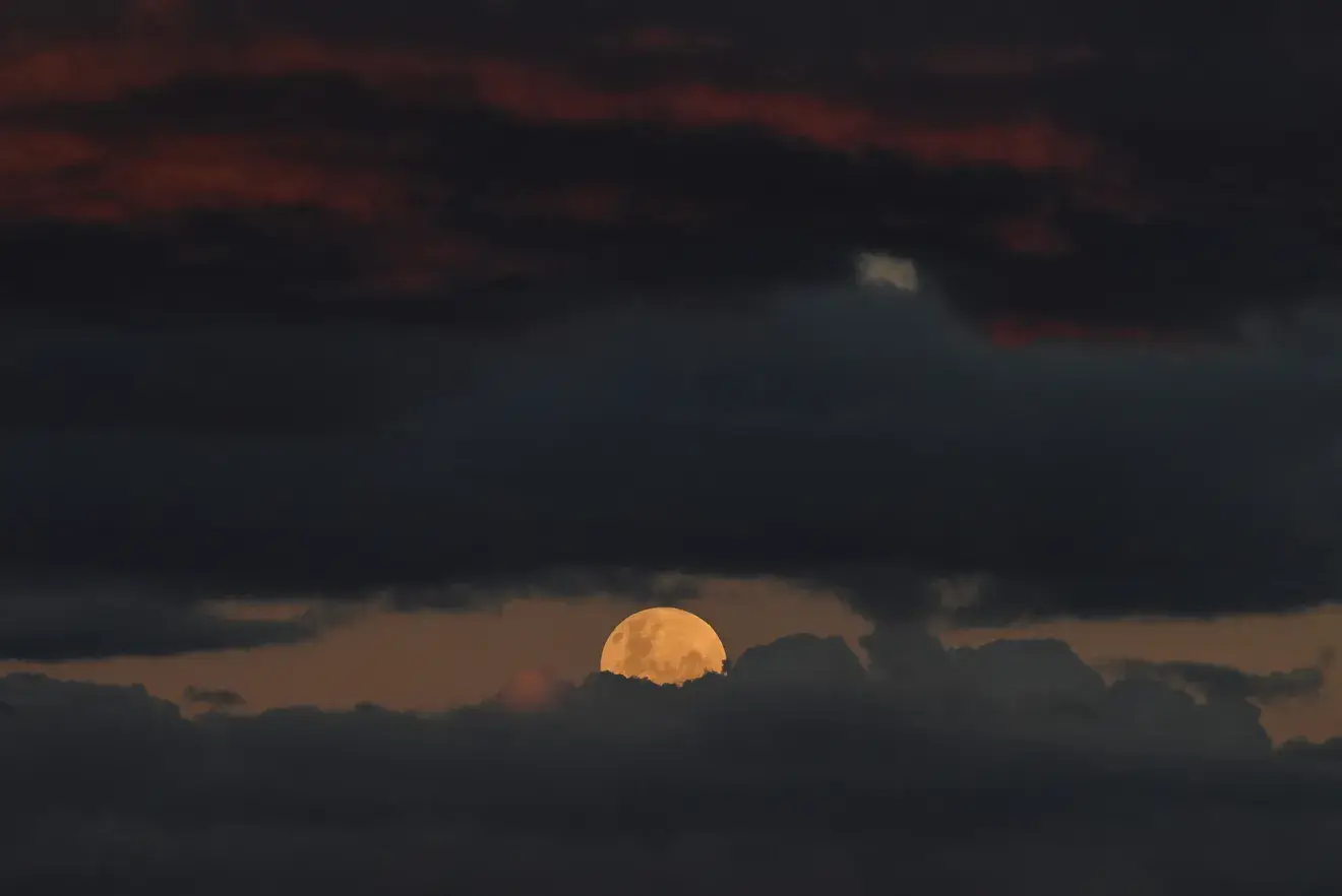 How to watch Strawberry Moon in India?