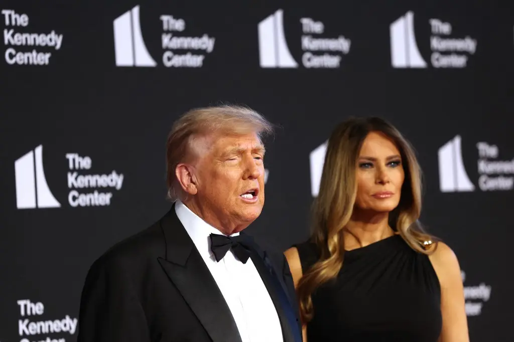 Donald Trump cheered, jeered at 'Les Miserables' debut in Washington