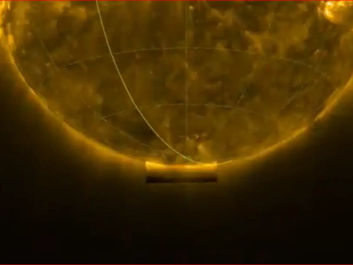 ESA Orbiter beams first-ever visuals of Sun's 'messy' south pole during pole-to-pole trip
