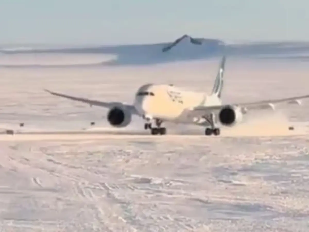 Arctic Air and JetEire collision