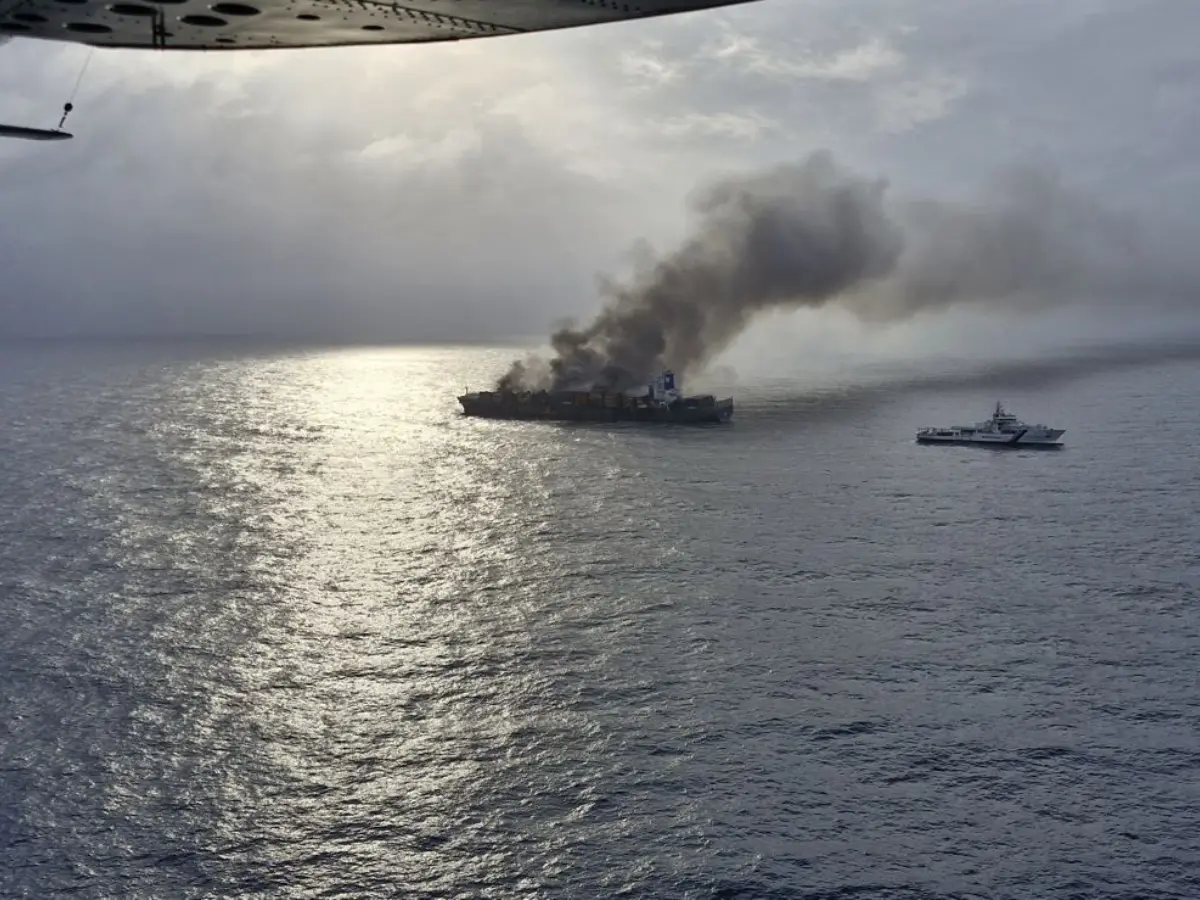 Kerala ship fire: Indian Coast Guard, Air Force handle firefighting on day 4 Kerala ship fire: Indian Coast Guard, Air Force handle firefighting on day 4