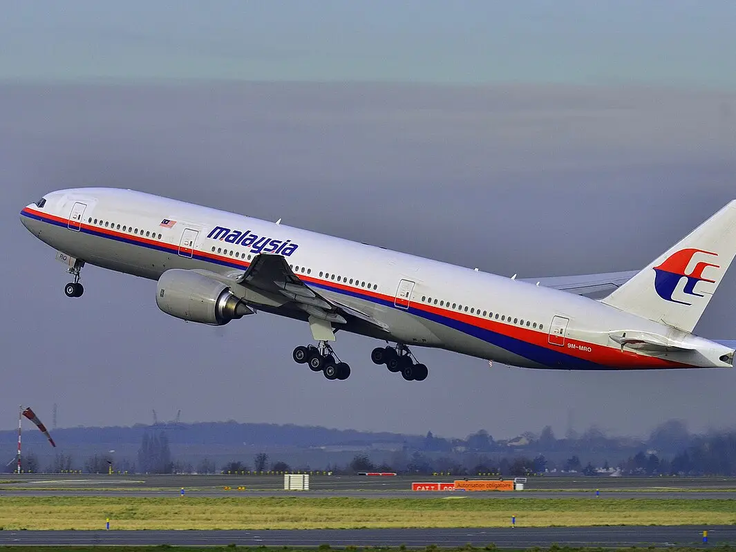 This Boeing plane mysteriously vanished mid-air along with its passengers! All about MH370's unsolved case