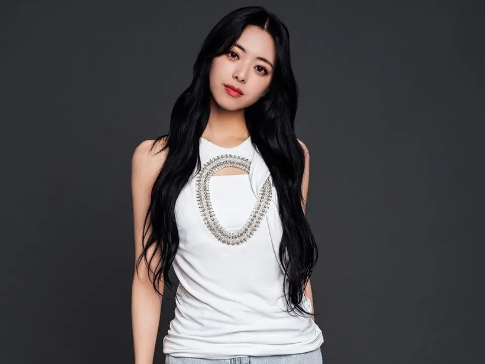 K-pop girl group ITZY member Yuna to make acting debut in Park Shin-hye's drama?
