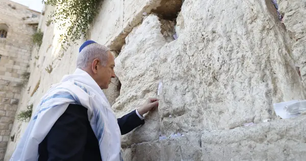 'As a lion lifts himself up...': Netanyahu leaves note at ...