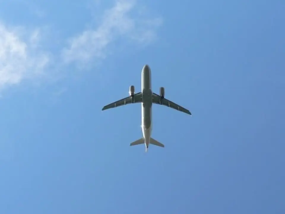 Crash or land safely? What happens if both engines fail at 36,000 feet?