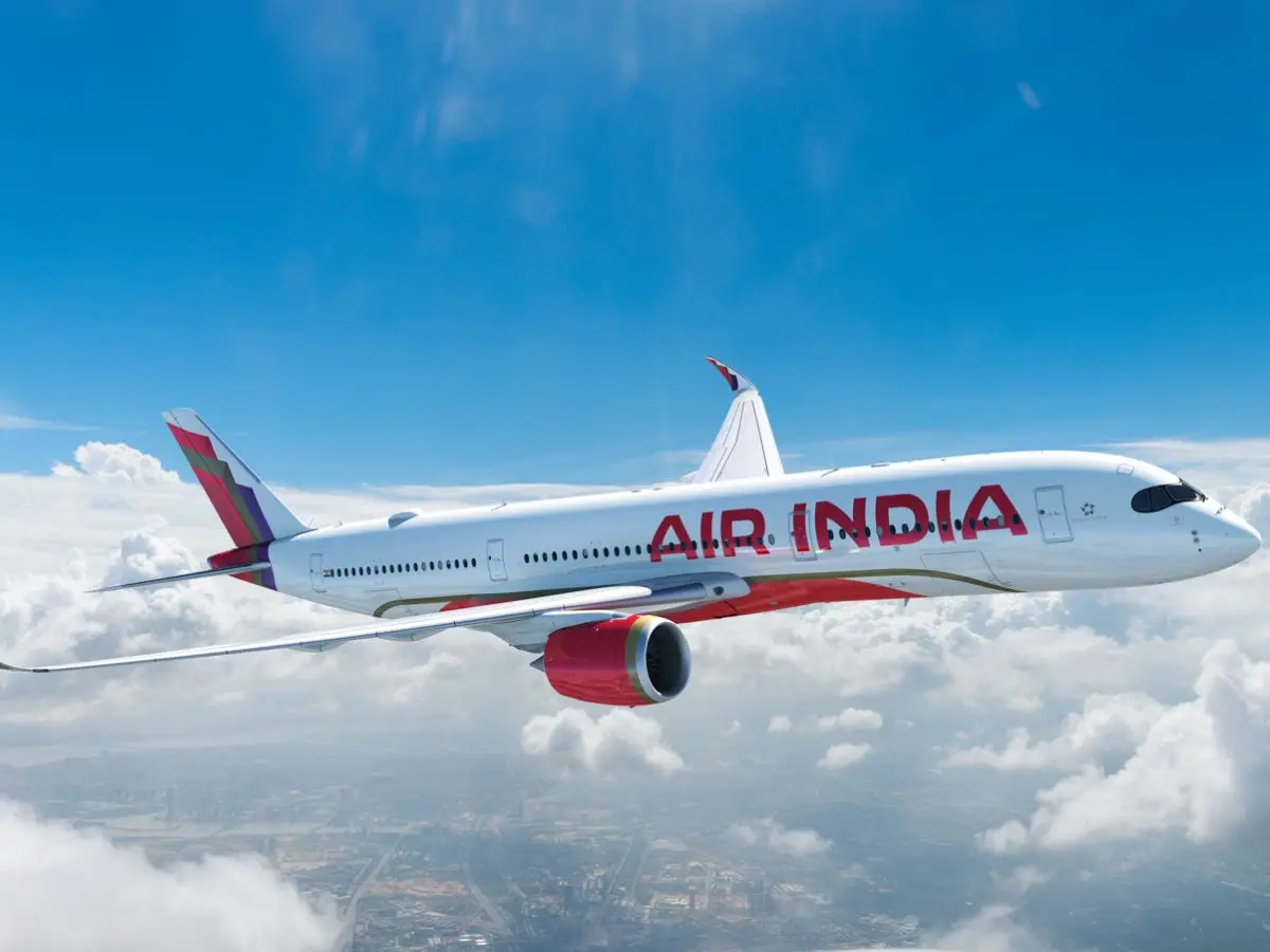 Unretracted Landing Gear Raises Questions