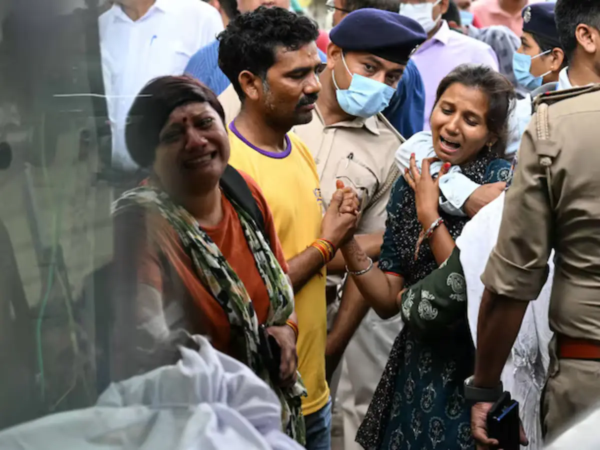 Bodies of relatives being taken for post mortem, families mourn