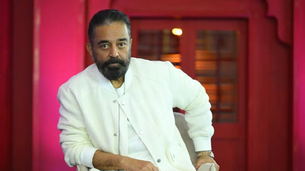 Kamal Haasan stops fan from gifting sword, scolds him during MNM event