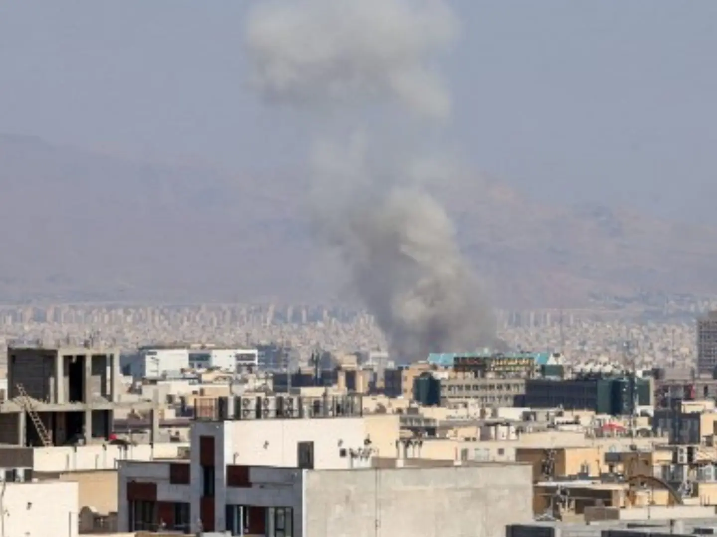  India mulls evacuation of its nationals from Iran 
