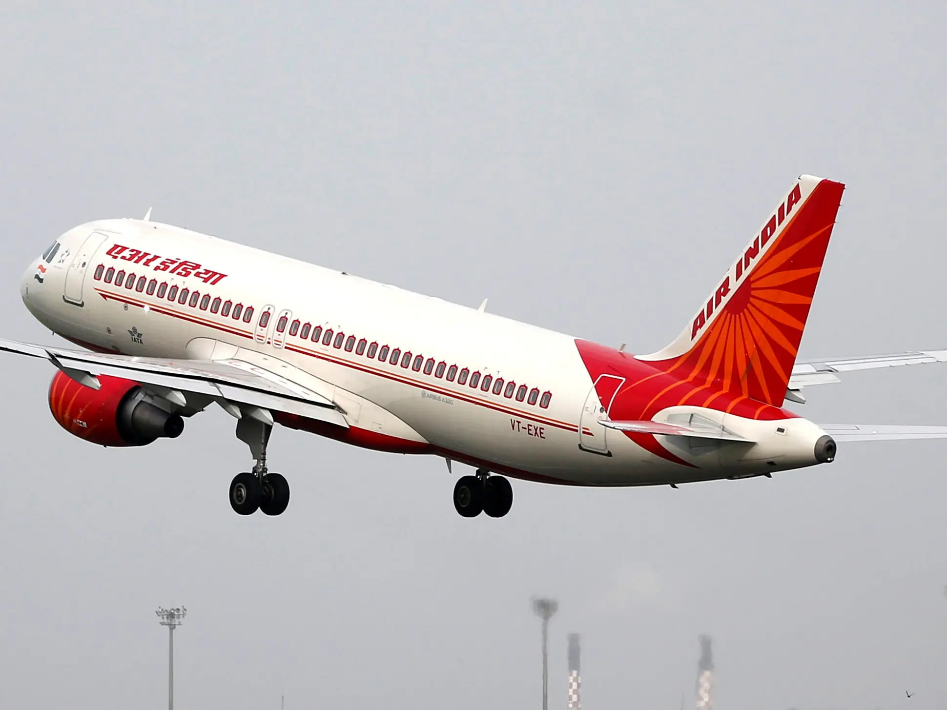  Air India's bad luck continues: Boeing Dreamliner 787 from Hong Kong to Delhi forced to return after 'technical issues' 