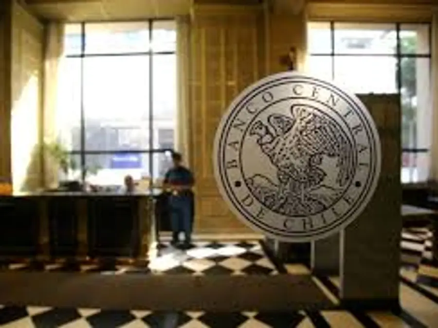 Chile holds rates at 5% amid Middle East conflict, hints at cuts ahead