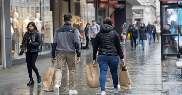 Sterling Dips Ahead of BoE Rate Decision Amid Middle East Concerns
