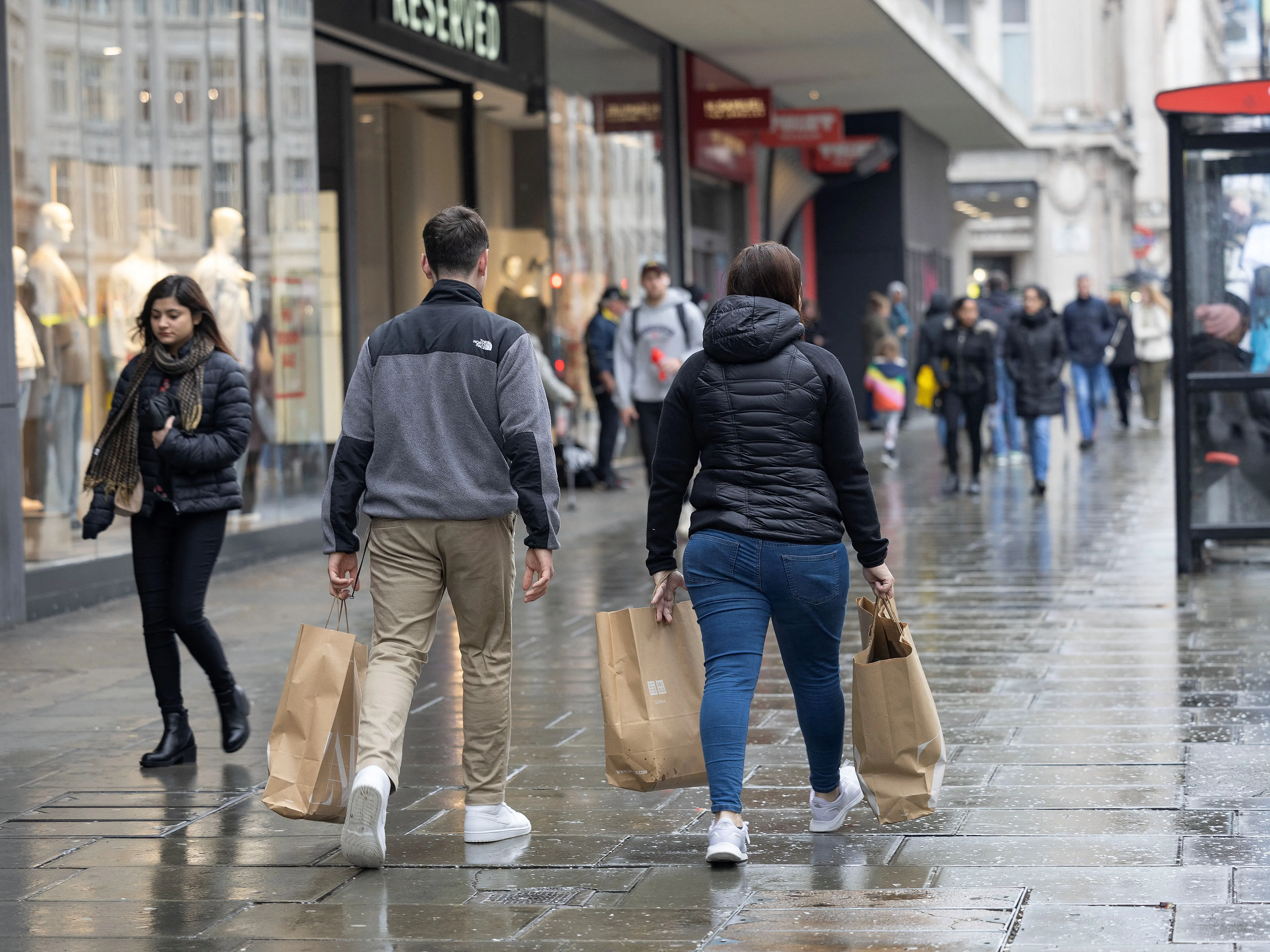 Gen Z lifts UK consumer confidence to 2025 peak, will the BOE follow with a rate cut? Gen Z lifts UK consumer confidence to 2025 peak, will the BOE follow with a rate cut?