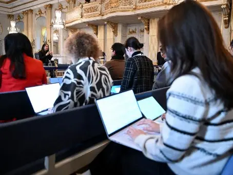 Old school way: Why are French Universities prohibiting laptops in classrooms?