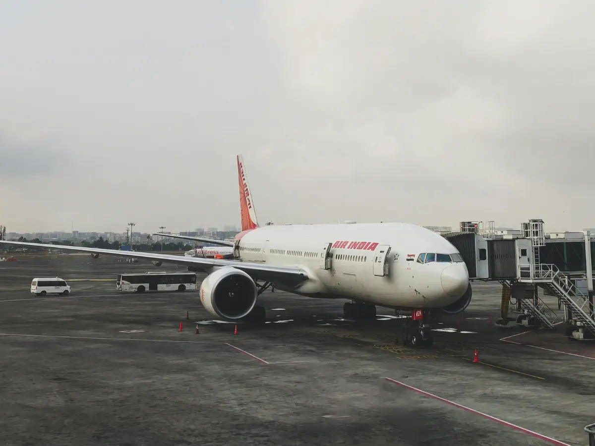 Woman threatens to crash plane if crew didn't keep her bag safe with them