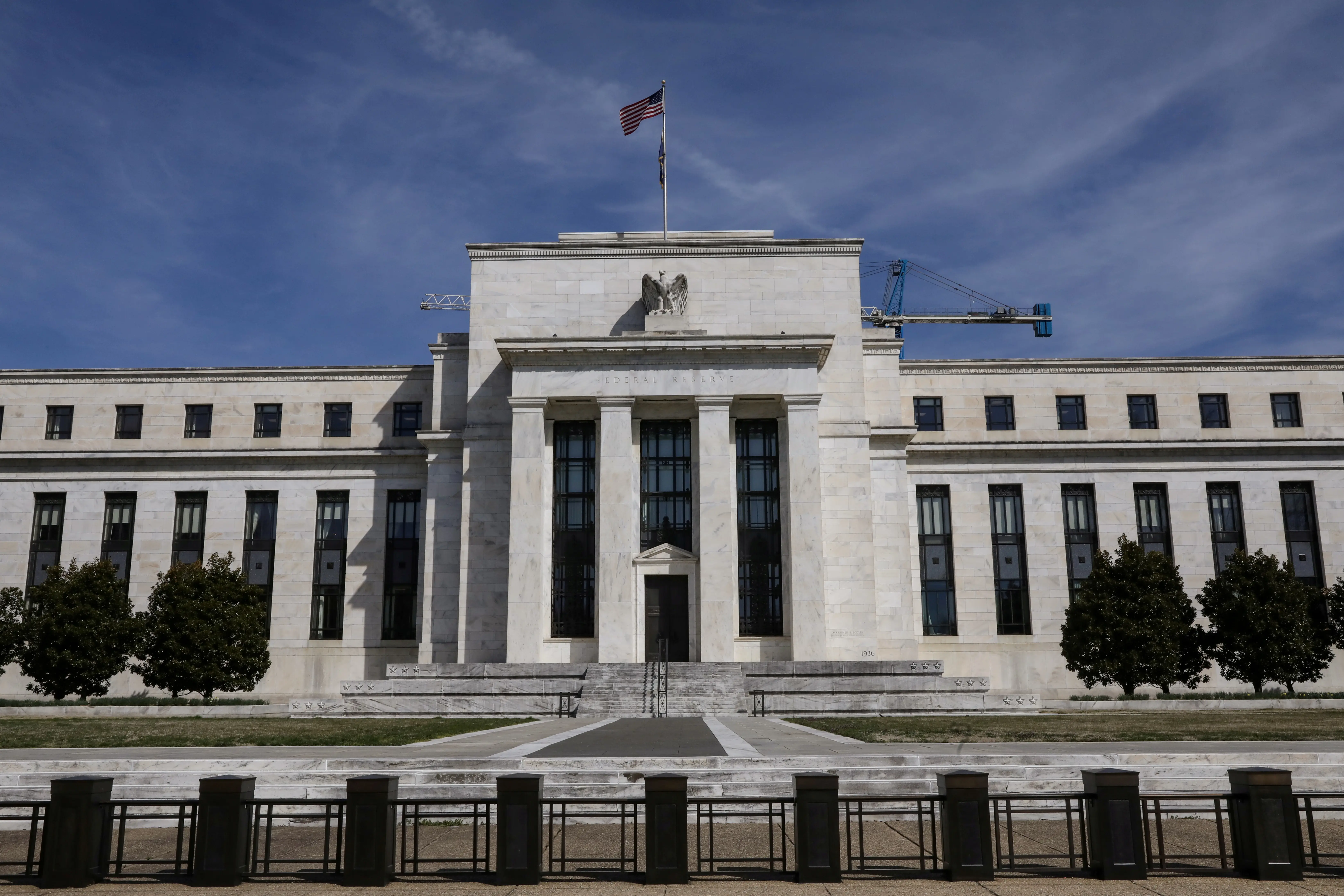 Fed divided on rate cuts as Trump pressure, tariff inflation complicate outlook