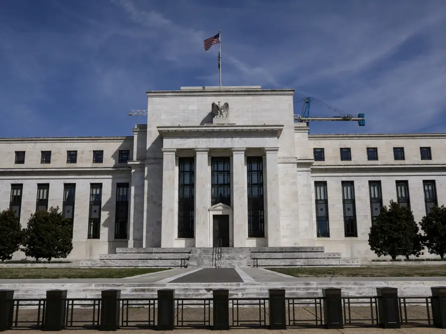 Fed divided on rate cuts as Trump pressure, tariff inflation complicate outlook