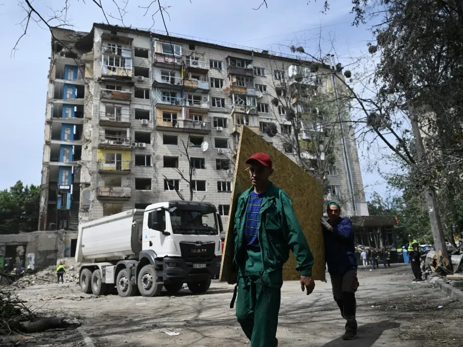 Ukraine's capital Kyiv rocked by fresh wave of Russian drone attacks, residents shelter underground 