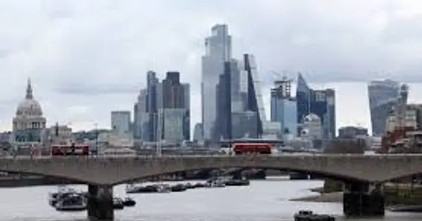 UK Unveils Industrial Strategy to Cut Bills, Spur Growth